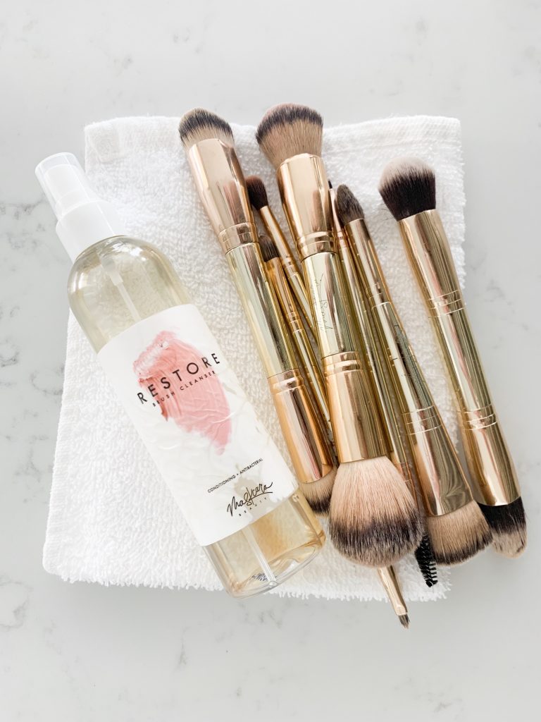 How to effectively clean your makeup brushes in just two easy and fast steps.