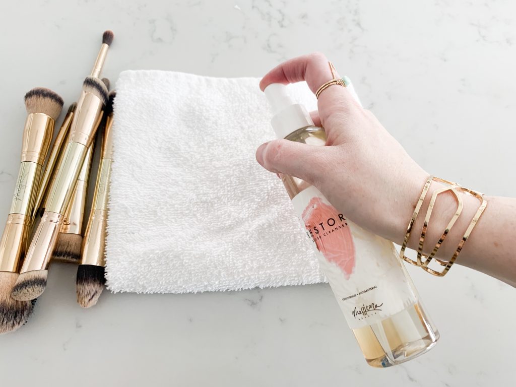 How to effectively clean your makeup brushes in just two easy and fast steps.