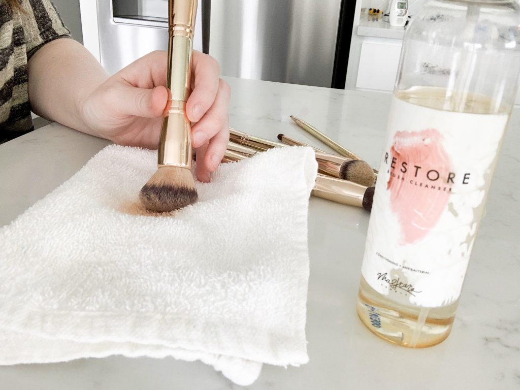 How to effectively clean your makeup brushes in just two easy and fast steps.