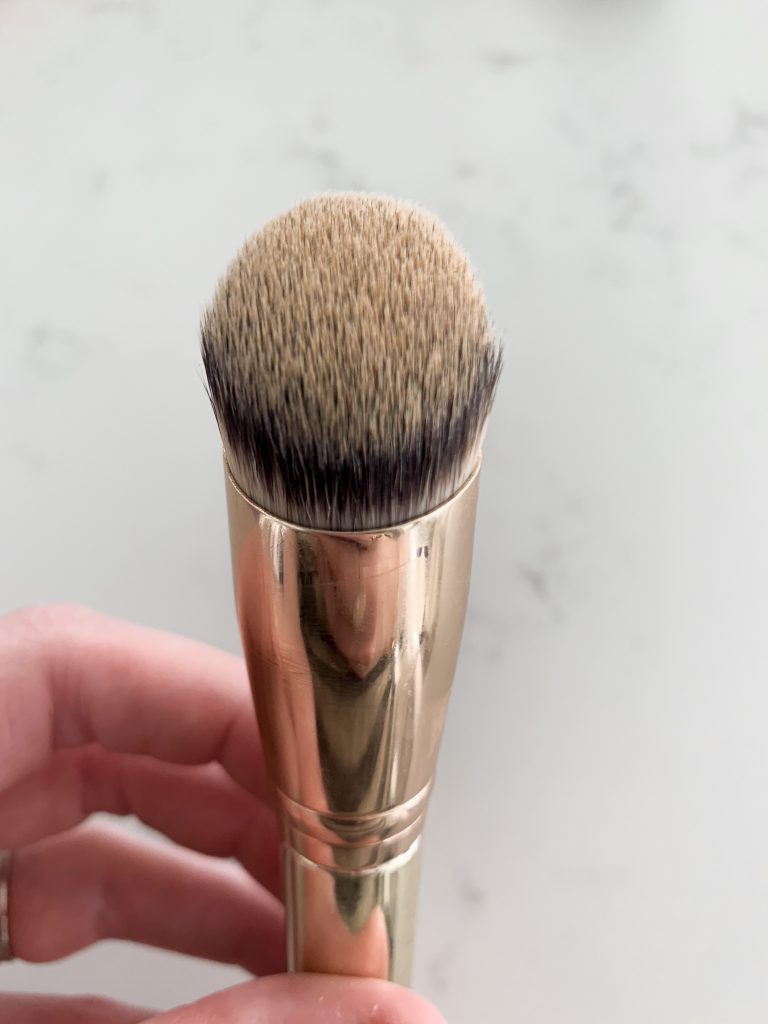 How to effectively clean your makeup brushes in just two easy and fast steps.