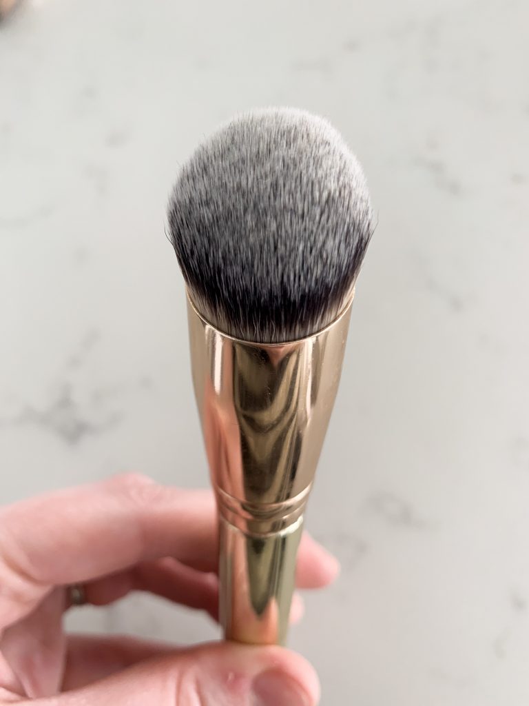 How to effectively clean your makeup brushes in just two easy and fast steps.