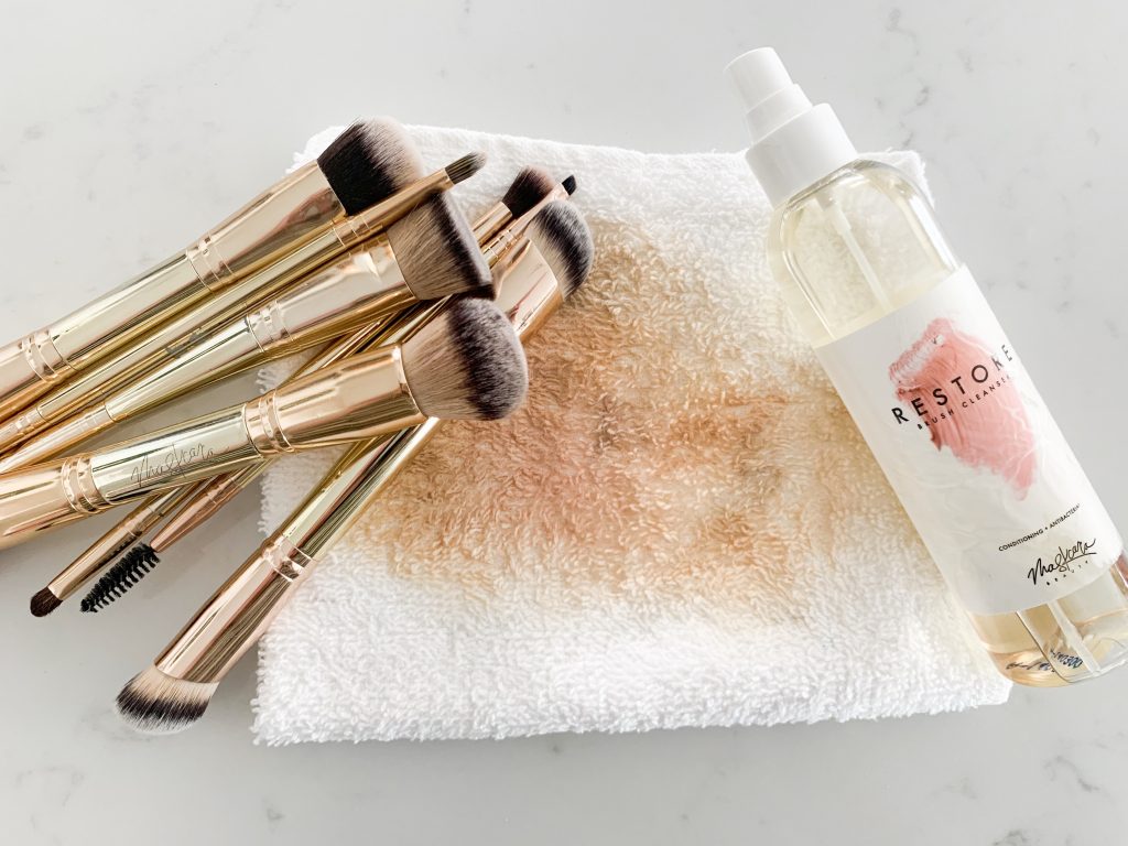 How to effectively clean your makeup brushes in just two easy and fast steps.