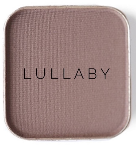 Top Utah beauty blogger and Maskcare artist Kelly Snider, features the Best Eyeshadow Colors for Green Eyes: Maskcara eyeshadows:  lullaby purple Eyeshadow.
