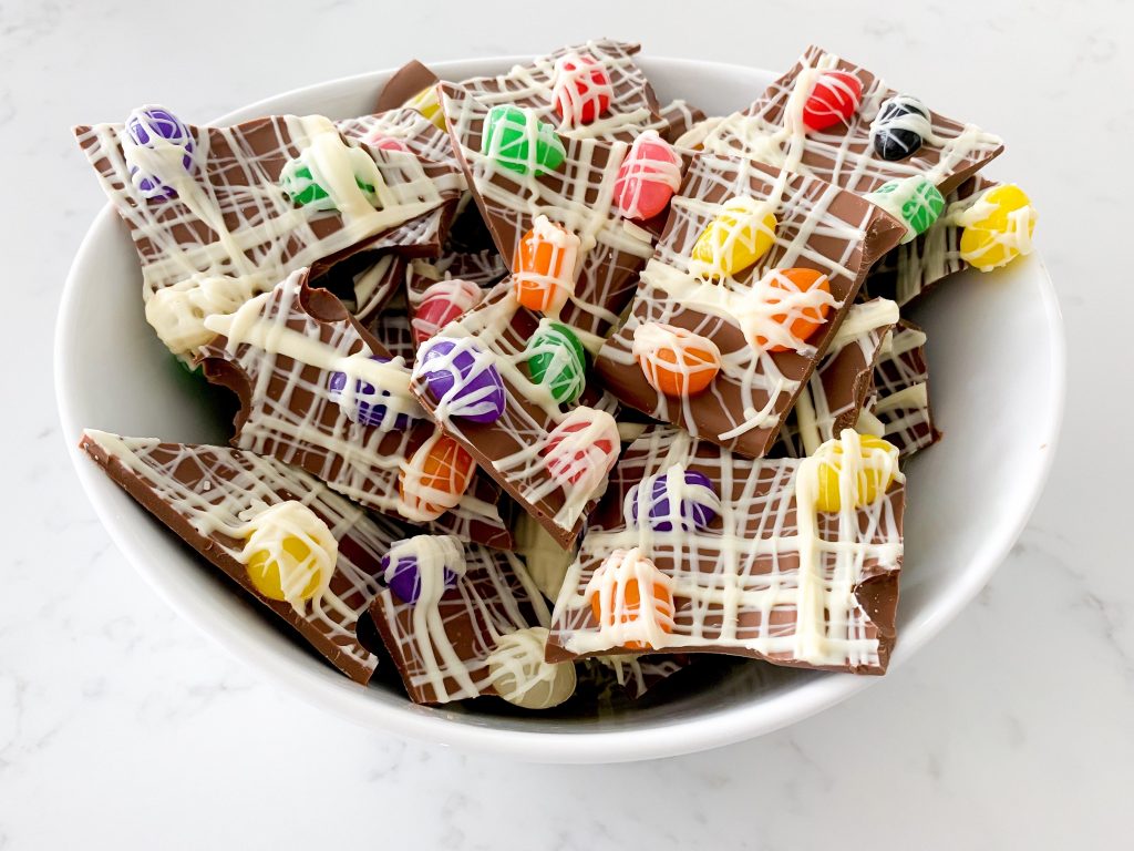 Maskcara Beauty Blogger and popular Utah blogger, Kelly Snider's recipe for Milk Chocolate Jellybean Easter Bark.