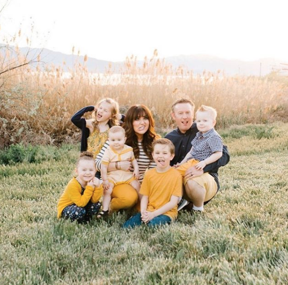 The Best Makeup for Outdoor Pictures with Your Family