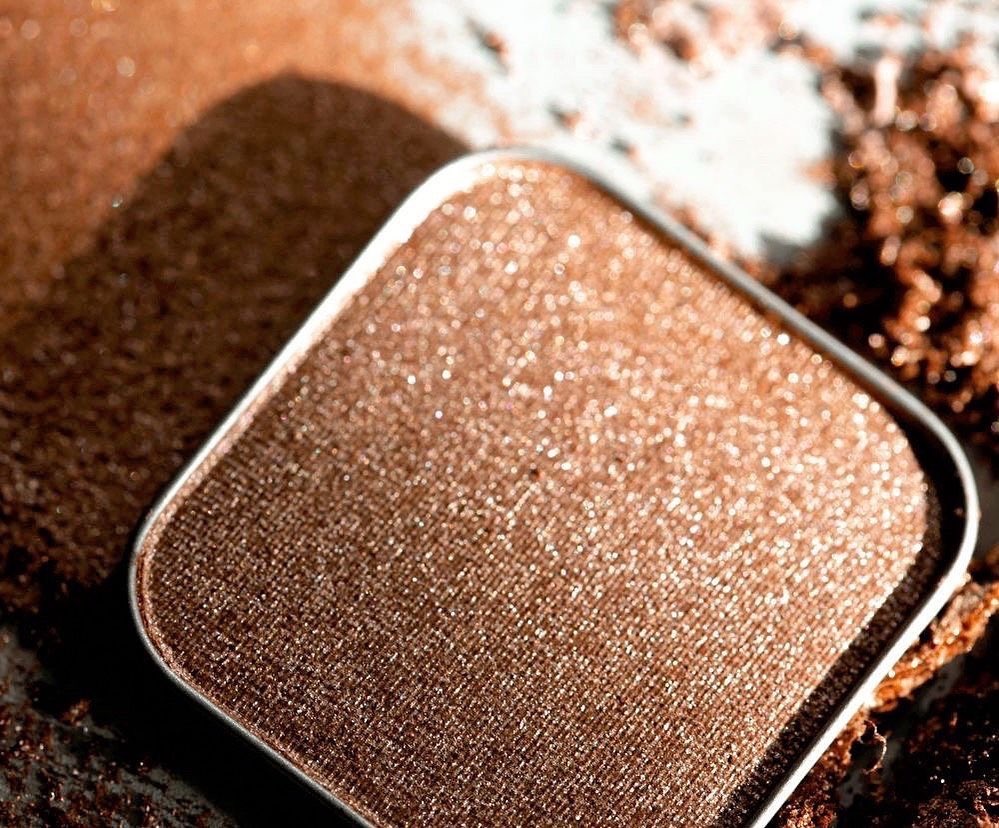 Image of Eyeshadow in a review by top US beauty blogger, Kelly Snider.
