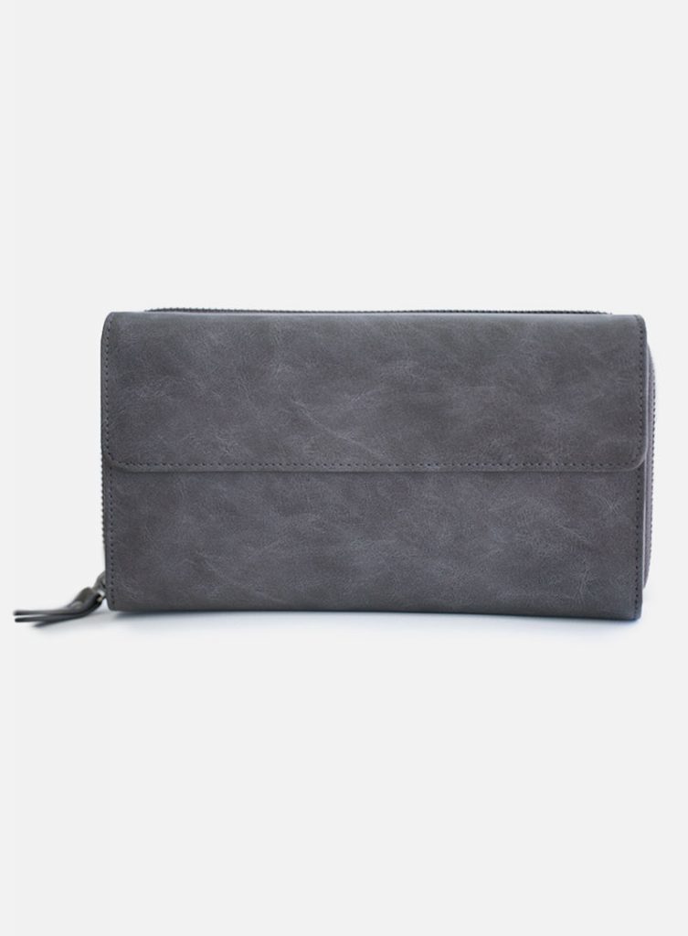 Office Makeup by popular Utah beauty blogger, Kelly Snider: image of Maskcara Clutch in the color charcoal.
