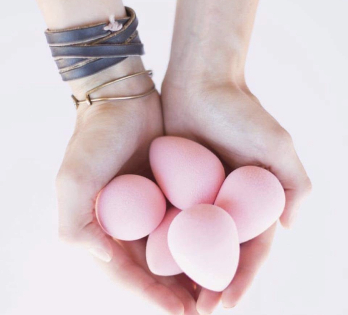 How to Use a Makeup Sponge in 3 Simple Steps! Kelly Snider