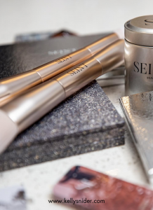 I love traveling with my Seint Makeup. Here are 4 tips for anyone who wants to travel with Seint. www.kellysnider.com