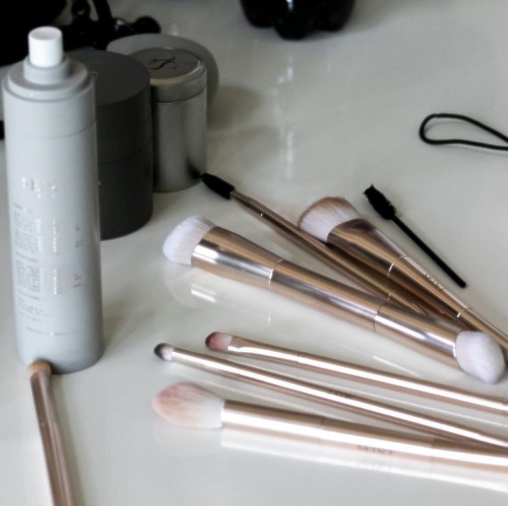 Clean Seint Makeup Brushes