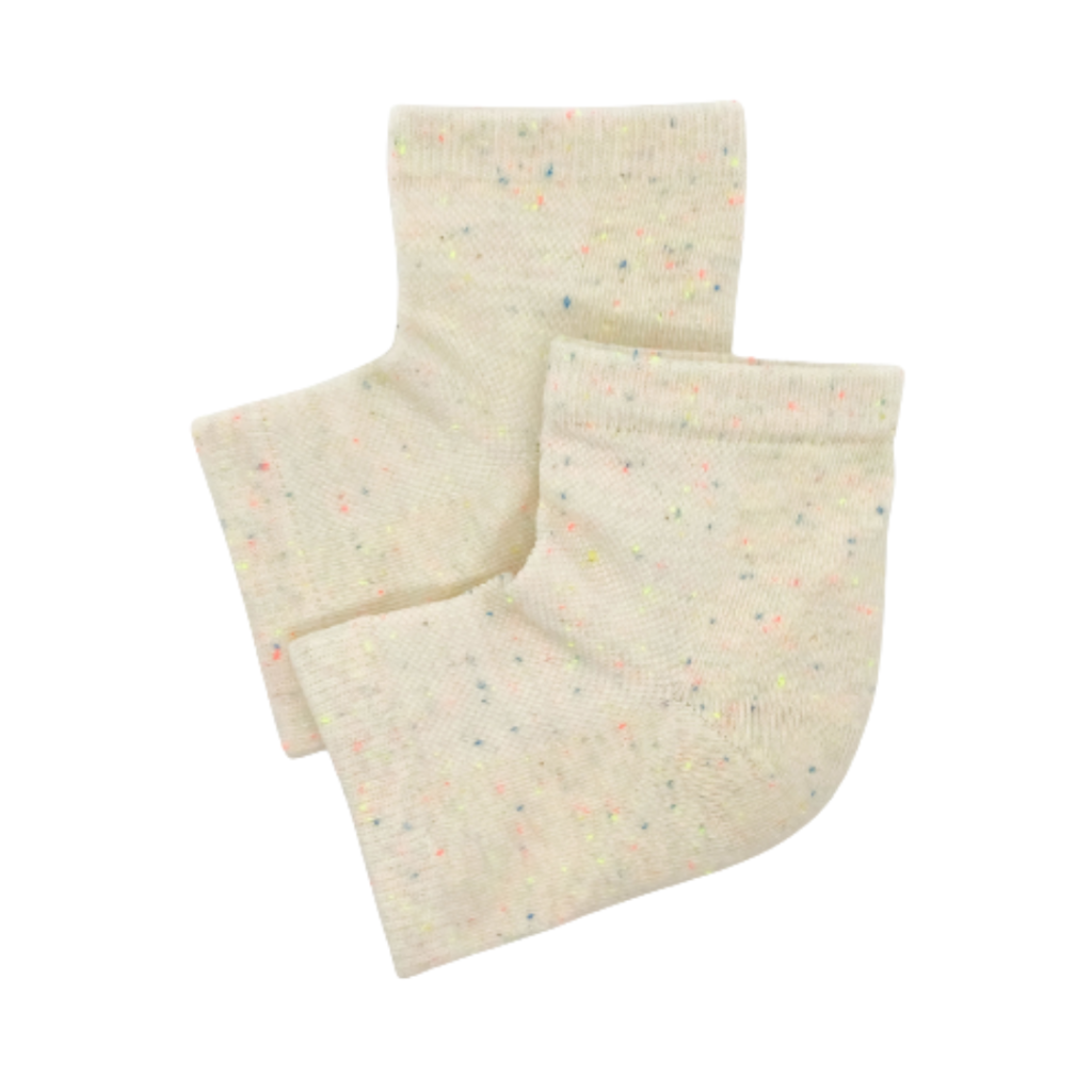 Treat your feet to a little extra moisture with these moisturizing spa socks.  