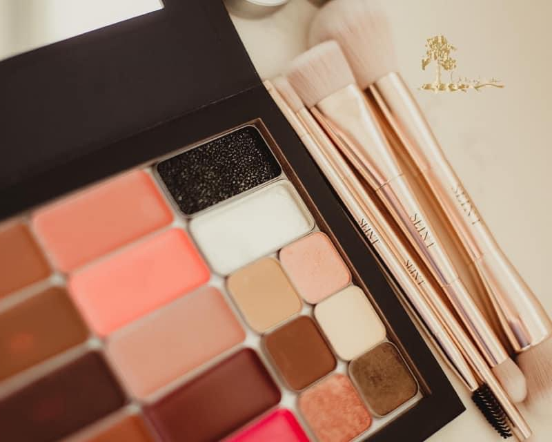 Creating a Custom Eyeshadow Palette with Seint Makeup